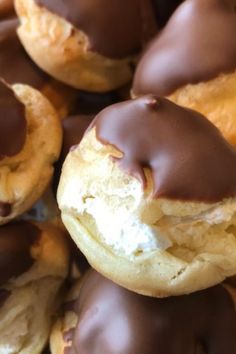 profiteroles Pudding Desserts Recipes, Gooey Chocolate Brownies, Brownie Pudding, Easy Puddings, Mark 6, Hot Chocolate Drinks, Tiktok Edit, Cooking Chocolate, Choux Pastry