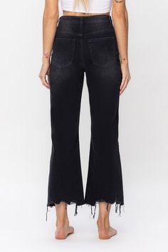 90'S Vintage crop flare. Features: High rise Frayed hem Cropped length Fabric: 100% Cotton V2736BK Crop Flare Jeans, Vintage Wash Jeans, Crop Flare, 90s Looks, Vintage Flare, Casual Night Out, Chic Blouses, Cropped Flare Jeans, Dress Up Outfits