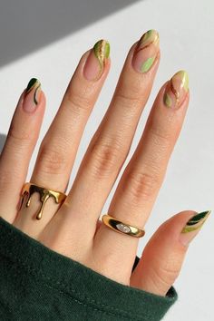 Little Sky Stone's Chong Dome Ring and this stunning nail art are a beautiful combination of spiraling beauty and intricate design. The gold and green swirls of the nails complement the stunning design of the Chong Dome Ring, creating a look that is both sophisticated and stylish! 🤍 #nailart #springnails #goldrings #goldnails #goldjewelry #everydaywear #summernails #springvibes Swirl Nail Designs, Swirl Nail, Retro Nails, Professional Manicure, Abstract Nail Art, Nail Drills, Classic Nails, Nail Drill