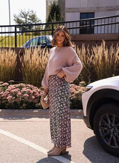 Made Well Outfits, Oversize Sweater With Skirt, Skirts And Flats Outfit, Modest Fashion Winter Outfits, Skirts Long Outfits, Womens Modest Fashion, Dressy Teacher Outfits, 90s Maxi Skirt Outfit, Long Skirt Sweater Outfit