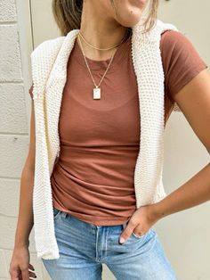 LA MADE BASIC TEE | fall fashion | fall looks | trending fall looks | 2024 fashion | basic tee | basics | back to the basics Caramel Brown, Minimalist Wardrobe, Fashion Fall, 2024 Fashion, Basic Tee, Fall Looks