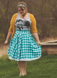 Cute Nerdy Outfits, Rockabilly Fashion Plus Size, Plus Size Rockabilly, Dancing Outfit, Vintage Outfits Classy, Vintage Feminine, Outfit Modest, Nerdy Outfits, Curvy Style