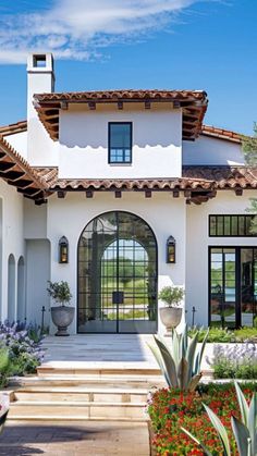 Modern Spanish House Exterior, Spanish Revival Interior, Modern Spanish Revival, Spanish Haciendas, Spanish Revival Architecture, Spanish Farmhouse, Dream Villa, Spanish Modern