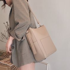 Casual Classy Outfits, Black Gift Bags, Trendy Purses, Brand Handbags, Handbags Luxury, Girly Bags, Casual Tote, Branded Handbags, Buckets