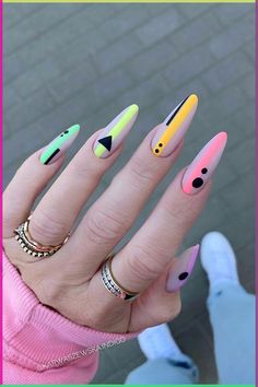 nails coffin xmas shape snowflakes snowflake inspo lastmmo mode2020 Matte Geometric Nails, Heart Almond Acrylic Nails, Nail Line Art Designs, Geometric Nails Design, Line Nail Art Designs, Geometric Nail Art Designs, Pink Heart Nails, Winter Acrylic Nails, Acrylic Nails Long