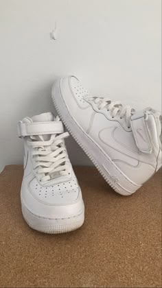 Zapatillas Air Force, Nike Shoes Girls, White Nike Shoes, American Girl Doll Clothes Patterns, Fashion Shoes Sandals, Trendy Glasses, Tenis Nike, Air Force One, Nike Air Force Ones