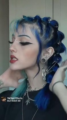 Punk Grunge Hairstyles, Anime Hairstyles Curly Hair, Natural Curly Hair Pigtails, Braided Hairstyles Rave, Fun Alt Hairstyles, Heart Bangs Tutorial, Punk Hairstyles Tutorial, Cool Alt Hair Styles, Alternative Festival Makeup