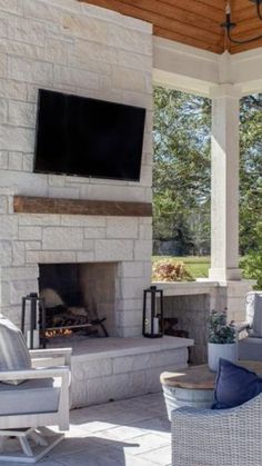 Cottage Covered Patio With Limestone Fireplace Outdoor Kitchen With Bar, Kitchen With Bar, Grill Patio, Modern Outdoor Fireplace, Outdoor Stone Fireplaces, Covered Outdoor Kitchens, Fireplace Outdoor, Covered Patio Design