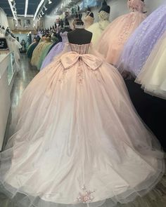 Pink Quince Dress With Bow, Quince Damas Dresses, Light Pink Quince Dresses, White Quince Dress, Pink Quince Theme, Light Pink Quinceanera Dresses, Floral Ball Gown, Quinceanera Pink, Quinceanera Themes Dresses