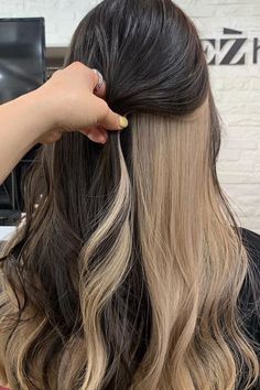 Kpop Two Tone Hair, Hair Color Ideas For Brunettes Natural, Brown And Black Peekaboo Hair, Brunette Hair Dye Ideas Colour, Subtle Hair Dye For Black Hair, Kpop Peekaboo Hair, Best Colors To Dye Your Hair, Black Hair With Peak A Boo Color, Peekaboo Hair Front View