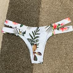 Brand New Kailua Swim Bottom. Cute Cheeky Style. This Company Doesn’t Put Tags On Their Swimsuits But It Has Never Been Worn. Shipped From Hawaii And Couldn’t Return. Tropical White Bottoms For Beach Party, White Floral Print Bottoms For Beach Party, White Floral Print Pool Bottoms, White Tropical Print Beach Bottoms, White Tropical Print Bottoms For Beach Season, White Tropical Print Bottoms, Surf Bikinis, Swim Bottoms, Womens Swim