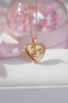 Swan Necklace Aesthetic, Rose Gold Necklace With Gift Box For Birthday, Feminine Pendant Jewelry Gift, Feminine Pendant Necklace For Gift, Feminine Rose Gold Charm Necklace As Gift, Feminine Rose Gold Charm Necklaces Gift, Feminine Rose Gold Charm Necklace For Gift, Elegant Necklace For Valentine's Day Birthday Gift, Elegant Necklace With Gift Box