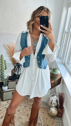 Western Vintage Washed Denim Vest – Everyday Chic Boutique Country Outfits Rodeo, Country Music Outfit Women, Outfit Inspo Fall Western, Fall Festival Outfit 2024, Western Outfits Women Jeans Cowboy Boots, Fall Country Music Concert Outfit, Jeans With Cowboy Boots Outfits, Country Bar Outfits Women, Boho Concert Outfit Fall