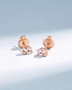 Crafted in 18-karat gold, these studs expertly combine sparkling round and baguette white diamonds. They embody elegance and versatility making them perfect for daily wear. Details 18k yellow gold, rose gold or white gold 0.33 carats of baguette and round white diamonds 7x6mm dimensions Ref: BAE647 Rose Gold Diamond Earrings With Baguette Diamonds, Rose Gold Baguette Cut Diamond Earrings, Fine Jewelry Rose Gold Baguette Diamond Earrings, Rose Gold Baguette Diamond Earrings, Rose Gold Baguette Diamond Earrings For Anniversary, Rose Gold Baguette Diamond Earrings For Formal Events, Luxury Rose Gold Earrings With Baguette Diamonds, Luxury Rose Gold Baguette Diamond Earrings, Baguette Diamond