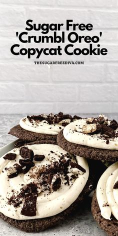 there are cookies with cream frosting and oreos on them