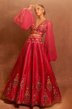 Pink Lehenga Blouse, Hot Pink Lehenga, Dresses Traditional, Gaun Fashion, Organza Sleeves, Pink Lehenga, Embroidered Lehenga, Aari Embroidery, Lehenga Blouse