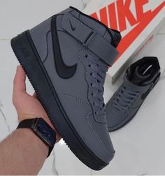 Nike Shoes Blue, Nike Shoes Women Fashion, Nike Fashion Shoes, Black Nike Shoes, Pretty Shoes Sneakers, Kicks Shoes, Jordan Shoes Retro, All Nike Shoes, Shoes Outfit Fashion