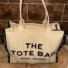 Marc Jacobs The Tote Bag Canvas Tote Medium New With Tags Everyday Bucket Shoulder Bag With Logo, Logo Bucket Shoulder Bag For Everyday Use, Everyday Bucket Bag With Logo, Everyday Bucket Bags With Logo, Everyday Use Bucket Bags With Logo, Logo Tote Canvas Bag For Errands, Tan Bags With Logo For Errands, Tan Logo Bags For Errands, Tan Logo Tote Bag