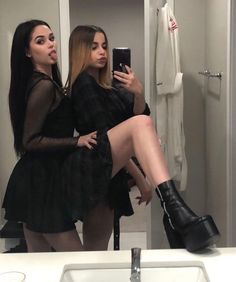 Grunge Couple, Girlfriend Goals, Best Friends Aesthetic, Friend Photoshoot, Best Friend Pictures, Edgy Outfits, Friend Photos, Girls In Love, Black Dresses