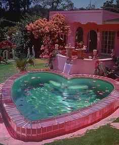 Pretty Backyard Ideas, Heart Pool, Dream House Rooms, Dreamy Room, Cute House, Barbie Dream, Barbie Dream House, Pink Houses, Dream Room Inspiration