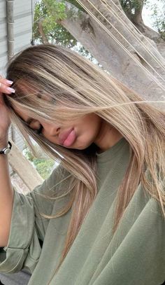 Ash Blonde Hair Balayage, Blond Balayage, Hair Blond, Brown Hair Inspo, Dyed Blonde Hair, Brunette Hair With Highlights, Light Blonde Hair, Balayage Hair Dark, Brown Hair With Blonde Highlights