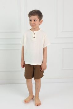 Our shorts are designed with a relaxed fit and an elastic waistband, allowing for easy movement and a great fit. The lightweight and breathable nature of the muslin fabric ensures that your child stays cool and comfortable all day long. Made from 100% organic cotton, our shorts are hypoallergenic, making them suitable for sensitive skin. They are also easy to care for, simply machine wash them in a short program at a maximum of 30oC. At Cuckoo Cotton, we prioritize the comfort and happiness of o Basic Cotton Shorts For Summer, Beige Tops For Summer Playwear, Casual Beige Tops For Playwear, Summer Playwear Bottoms With Relaxed Fit, Casual Cotton Playwear Shorts, Summer Playwear Tops With Elastic Waistband, Casual Relaxed Fit Shorts For Playwear, Cotton Tops With Elastic Waistband For Playwear, Casual Tops With Elastic Waistband For Play