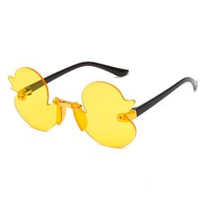 Make these sunglasses a part of your aesthetic outfit ✨ Sunnies Aesthetic, Aesthetic Sunglasses, College Au, Aesthetic Accessories, Aesthetic Outfit, Oversized Sunglasses, Rubber Duck, Vintage Aesthetic, Things To Buy