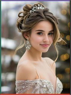 Discover the top prom hairstyles for 2024! From long elegant curls to chic short cuts, find cute, easy, and classy styles for every hair type. Whether you have curly, medium, or short hair, explore simple updos, pretty curled styles, and ideas with bangs to make your prom night unforgettable. Hair For Reception, Prom Updos For Medium Hair, Bun Braids, Curly Prom Hair, Womens Haircuts Medium, Simple Prom Hair, Hairstyles 2024, Perfect Hairstyle, Simple Ponytails