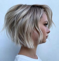 Low-Maintenance Bob Haircut Diamond Blonde Hair, Ash Blonde Short Hair, Platinum Highlights, Short Blonde Bobs, Short Hair Highlights, Short White Hair, Short Hairstyles Fine, Fine Straight Hair, Blonde Wavy Hair