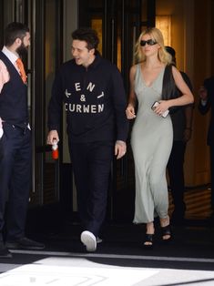 NICOLA PELTZ and Brooklyn Beckham Out in New York 05/05/2022 Nicola Peltz Style, Nicola Peltz Beckham, Nicolas Peltz, Nicola Peltz, 2023 Aesthetic, Brooklyn Beckham, Fashion Idol, 2022 Style, New Year 2022