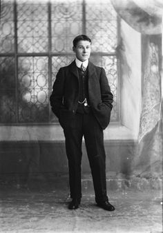 1908 Fashion, Victorian Boy, Victorian Portraits, Dark White, Portrait Photos, Vintage Everyday, Boys Wear, Three Piece Suit