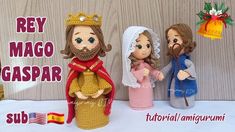 crocheted nativity figurines depicting the birth of jesus and mary in spanish