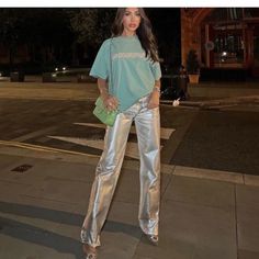 Zara Mid-Rise Trf Wide Leg Loose Fit Metallic Jeans Can Fit Size 2 Silver Pants Outfit, Look Zara, Silver Pants, Look Jean, Metallic Jeans, Metallic Pants, Shiny Pants, Boyfriend Jean, Festival Looks