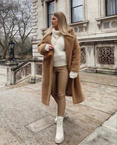 Beige Chunky Boots Outfit, Nude Boots Outfit, Beige Coats, Mountain Trip, New Look Fashion, Stylish Winter Outfits, Cold Outfits, Winter Mode