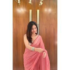 Saree Pose, Farewell Sarees, Stylish Kurtis Design, Indian Sari Dress, Saying Hello, Beautiful Casual Dresses