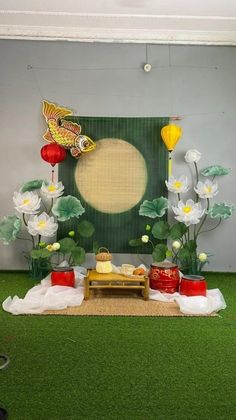 Mid Autumn Festival Decoration, Backdrop Tet, Tet Decoration, Asian Wedding Decor, Window Display Retail, Fall Classroom Decorations, Retail Store Interior Design, Lotus Flower Art, Lantern Ideas