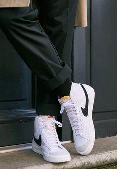 Nike Sportswear BLAZER MID '77 VNTG - Baskets montantes - white/black/blanc - ZALANDO.FR Mid Blazer 77, Nike Mid Blazer, Blazer Mid 77 Outfit, Nike Blazer Outfit, Mid Blazer, Nike Blazer Mid 77 Outfit, Nike Blazers Outfit, Blazer 77, Blazer Mid 77 Vintage