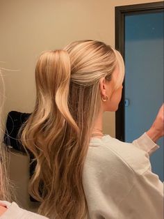 Blonde Hair Inspiration, Hairstyles For School, Aesthetic Hair, Prom Hair, Pretty Hairstyles, Summer Hairstyles, Wavy Hair