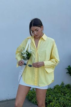 Yellow Shirt Outfit, Yellow Outfits, Pastel Outfit, Effortlessly Chic Outfits, Yellow Shirt, Yellow Outfit, Casual Chic Outfit, Basic Outfits, Colourful Outfits