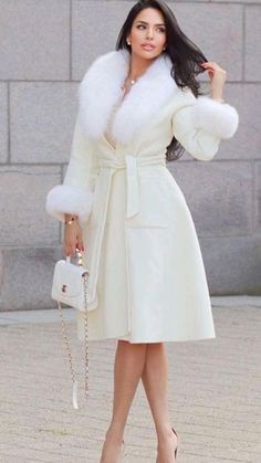 Dropshipping Products, Chique Outfits, White Coat, Looks Chic, Winter Coats Women, Classy Women, Winter Fashion Outfits, Elegant Outfit, Fur Collar