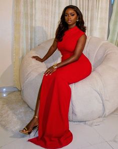 25th Birthday Shoot Dress Ideas, Off White Wedding Guest Dress, Classy Pose Ideas, Wedding Guest Baddie, Red And White Dress Outfit Classy, How To Pose At Dinner, Ladies Dinner Outfit Classy, Elegant Woman Photoshoot, Red Outfits For Women Classy