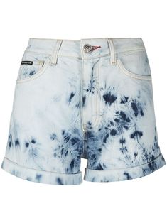 Blue bleached hot pants from PHILIPP PLEIN featuring bleach wash, logo patch to the rear, belt loops, front button and zip fastening and classic five pockets. | Philipp Plein Bleached Hot Pants Philipp Plein Jeans, Bleach Wash, Pants Blue, Designer Shorts, Cute Shorts, Nice Shorts, Philipp Plein, Fashion Outlet, High Waisted Denim