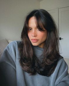 Medium Length Haircut Old Money, Collarbone Length Butterfly Haircut, Rambut Brunette, Brown Hair Inspo, Layered Haircuts For Medium Hair, Medium Layered Haircuts, Bangs With Medium Hair, Hairstyles For Layered Hair, Haircuts For Medium Hair