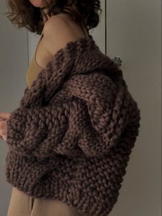 Wool Knitted Sweater, Autumn Cardigan Crochet, Brown Cable Knit Cardigan, Crochet Fall Sweater, Chunky Wool Crochet, Chunky Cardigan Pattern, Knitting Outfit, Big Knit Sweaters, Cardigan Aesthetic