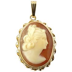 Vintage 18 Karat Yellow Gold Cameo Brooch/Pendant. This elegant cameo features a lovely lady in profile framed in classic 18K yellow gold. Can be worn as a brooch or a pendant. Size: 39 mm x 32 mm. Weight: 5.4 dwt. / 8.4 gr. Acid tested for 18K gold. Very good condition, professionally polished. Grandmother Jewelry, Diamond Bar Necklace, Cameo Jewelry, Gold Heart Necklace, Cameo Pendant, Unique Handmade Jewelry, Yellow Gold Pendants, Leaf Necklace, Love Necklace