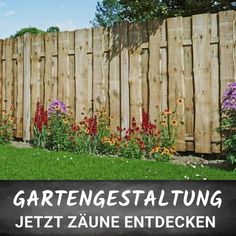 a wooden fence with flowers growing in the grass and on top of it is a blackboard sign that says gartengestaltung jetz zune entdecken