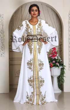 Types Of Women Dresses, Designer Kaftan, Arabic Wedding Dresses, Caftan Dresses, Moroccan Kaftan Dress, Vs Image, Stone Embroidery, Kaftan Gown, Arabic Dress