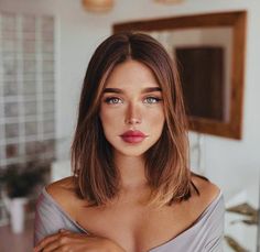 PINTEREST: ~•GlamInspiration•~ ||Beauty||septembrenell ~• FOLLOW FOR MORE BEAUTY RELATED PICS & more ❤️ Short Hairstyle On Bigger Women, Shortest Hair Length For Ponytail, Flattering Short Haircut, Haircut For Weak Jawline, Women’s Medium Haircut, Curve Haircut, Trendy Haircuts For Straight Hair, Short Hair Ideas For Round Faces, Kseniya Rain