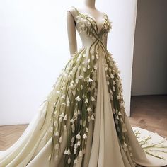 Gown Dress Design, Dress Design Ideas, Fairy Gown, Forest Dress, Fairy Wedding Dress, Whimsical Fairy, Nature Dress, Fairy Wedding