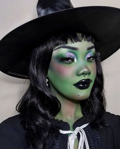 Green Witch Makeup, Witch Party Costume, Kids Witch Makeup, Halloween Costumes To Make, Halloween Coustumes, Bold Makeup Looks, Halloween Makeup Pretty, Witch Makeup, Pretty Halloween